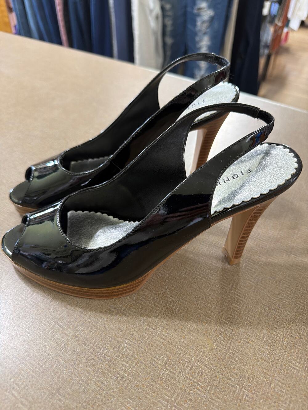 Fioni Women's Black Patent peep toe sling back heels size 7.5